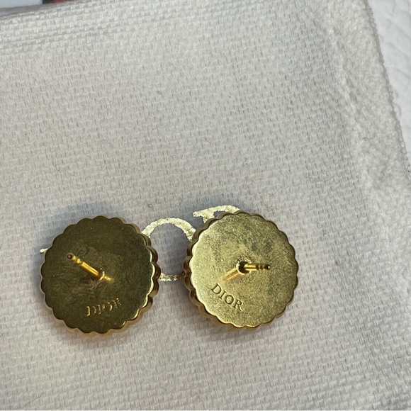 Dior earrings! New! Never been worn - Picture 3 of 4